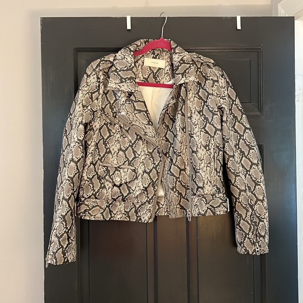 Small Blank NYC Faux Leather Moto snakeskin pattern. Almost new. Only worn 2x